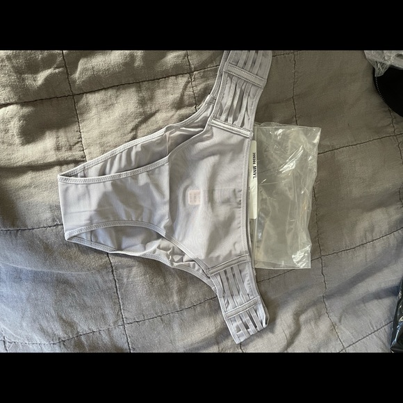 Victoria’s Secret Strappy Banded Caged bra/Panty - Picture 6 of 8